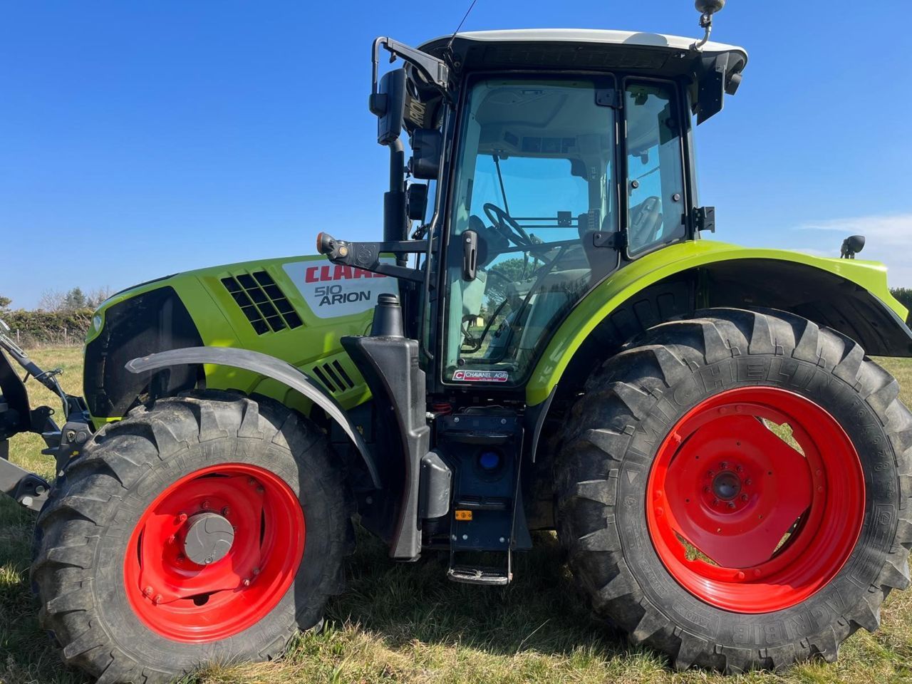 E-FARM: Claas Arion 510 CIS - Traktor - id 5A9DME2 - 59.900 € - Baujahr: 2020 - Abgelesene Motorstunden: 1.780,Motorleistung (PS): 125,Frankreich