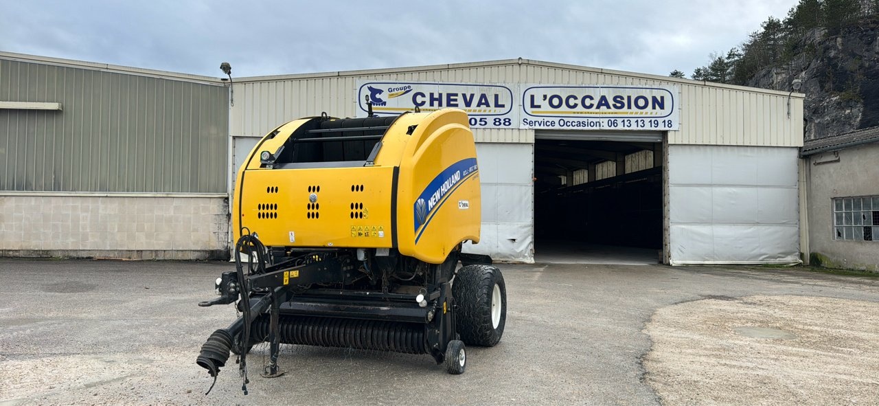 New Holland Roll Belt 180 F baler €23,000