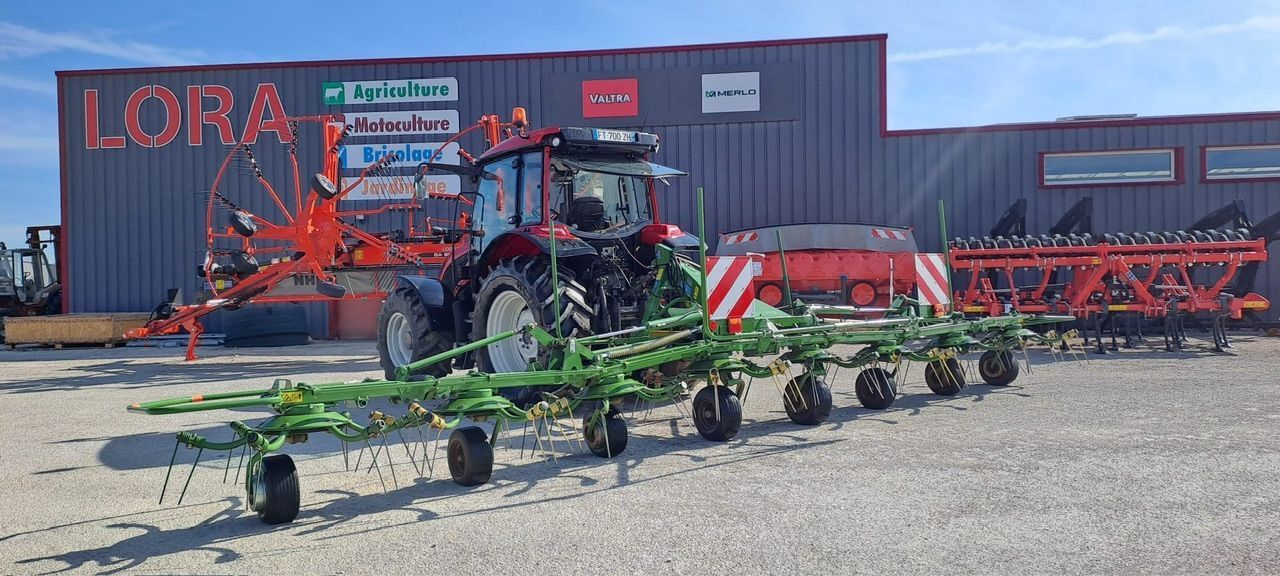 E-FARM: Krone kw 8.82 - Karuzelowy przetrząsacz do siana - id 8TXC3BV - 9300 € - Rok produkcji: 2013 - Francja
