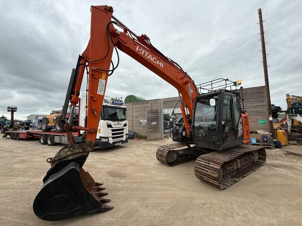 Hitachi zx 135 us-6 Crawler excavator €48,241