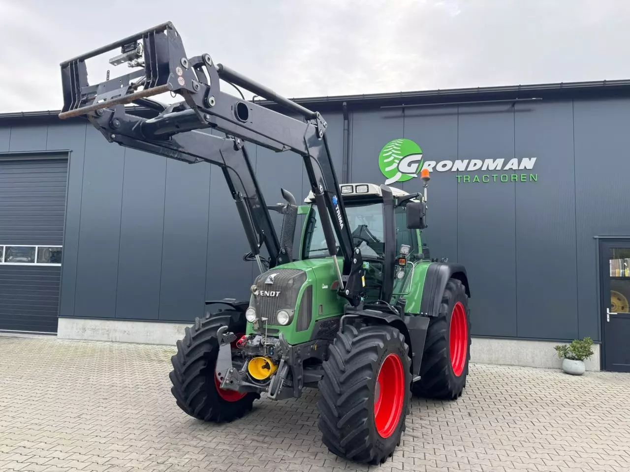 Fendt 413 Vario Tractor €62,500