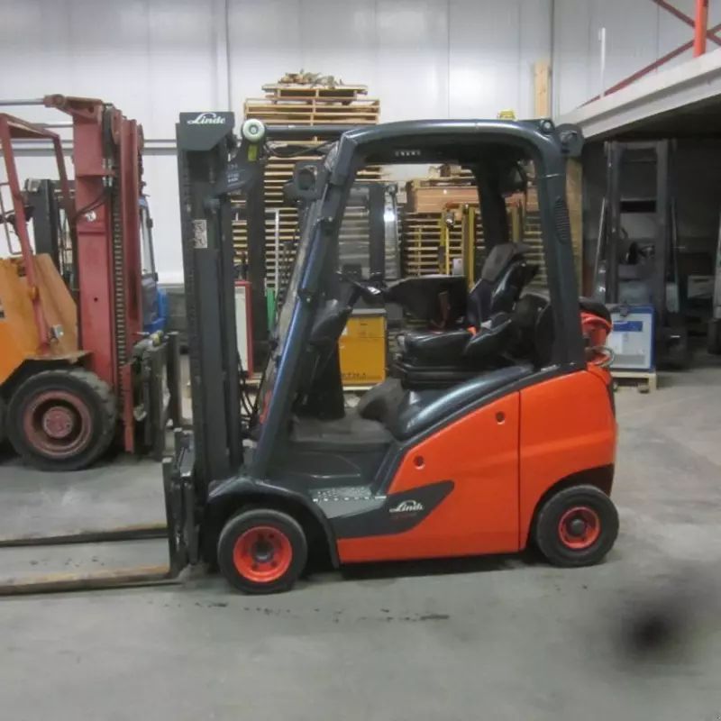E-FARM: Linde heftruck h 14 t-01 lpg, duplomast, side shift. (2015) - Chariot élévateur - id Q7R9YBW - 10 650 € - Année: 2015 - Lecture du nombre d'heure: 6 400,Pays-Bas