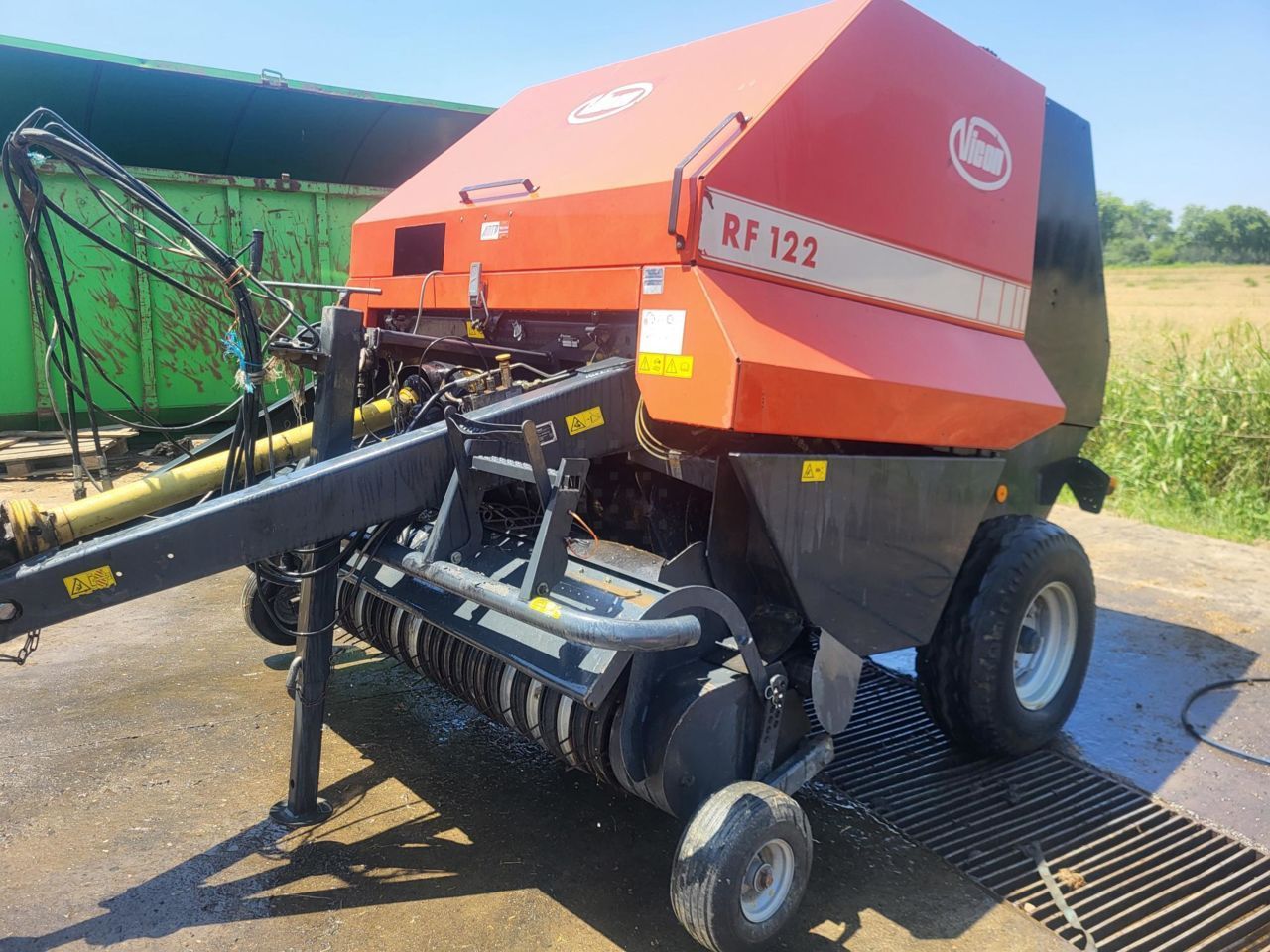 E-FARM: Vicon RF 122 - Baler - id KXMXSZQ - €8,500 - Year of construction: 2005 - Total number of bales produced: 12,500,France