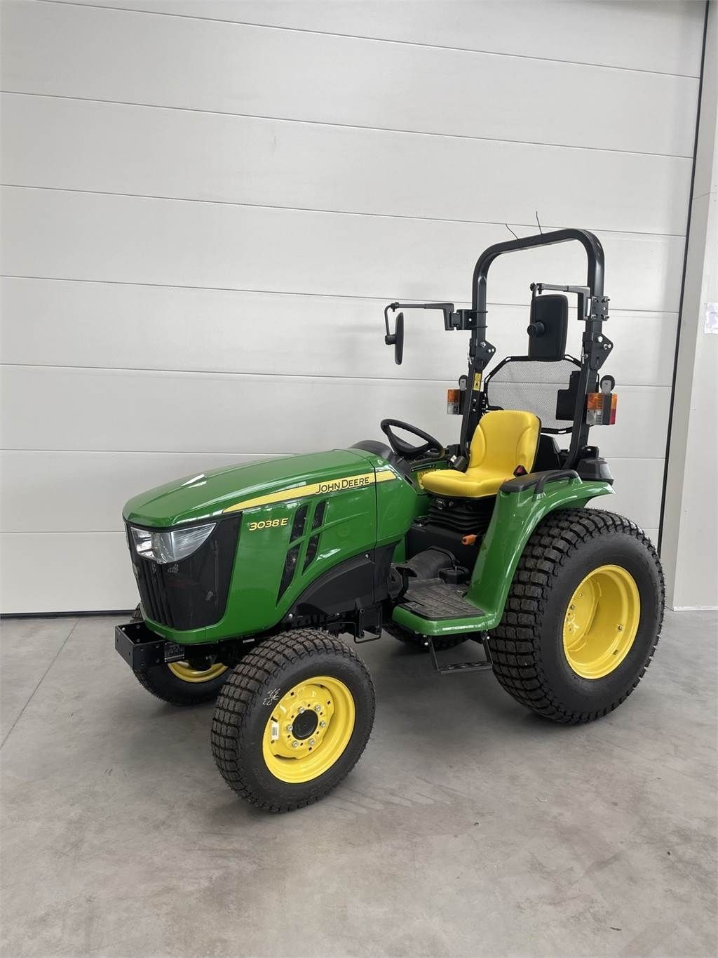 John Deere 3038 E Tracteur