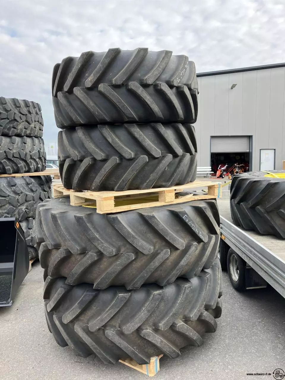 E-FARM: Bridgestone 540/65 r24 + 600/65 r38 - Ruedas y orugas - id 94IUSTP - 6500 € - Año: 2024 - Alemania