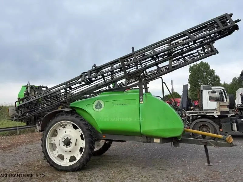 E-FARM: Tecnoma tecnis 3100 - Pflanzenschutzspritze - id A4CEW5S - 15.000 € - Baujahr: 2009 - Frankreich
