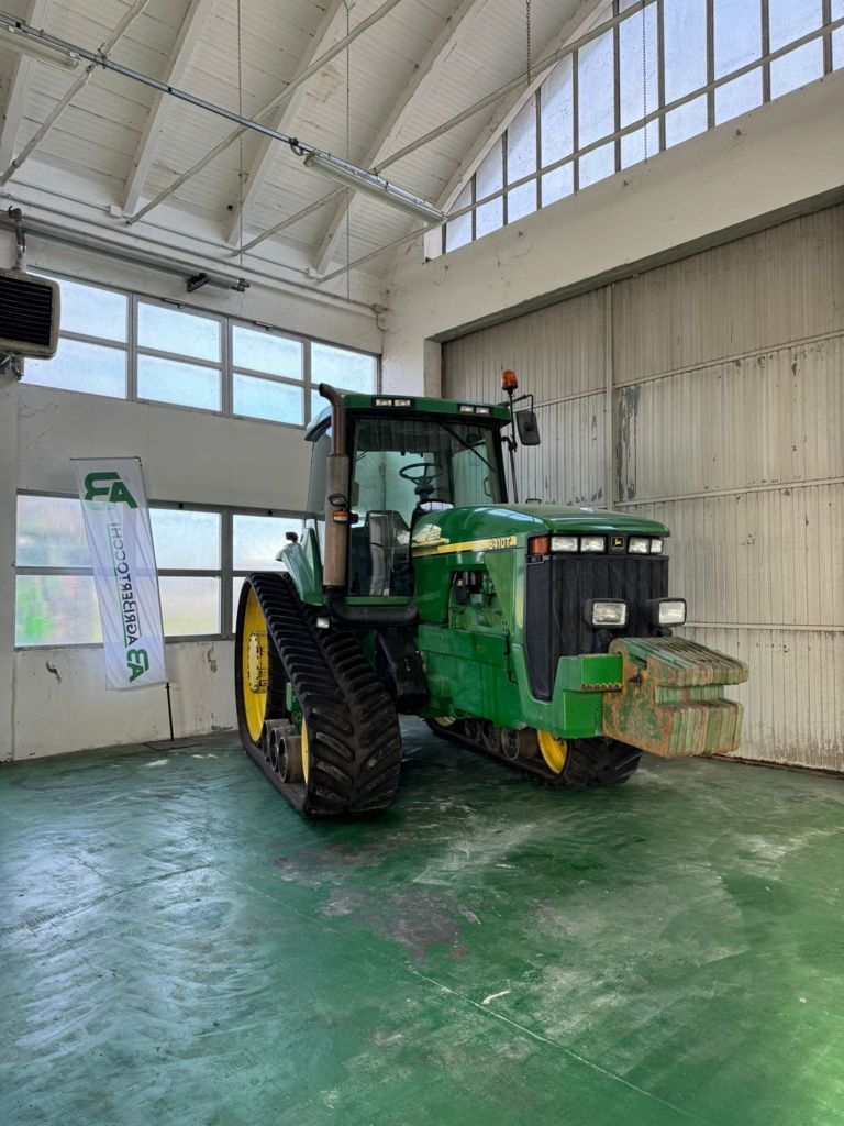 E-FARM: John Deere 8410 - Tractor - id 9X38EPD - 40.000 € - Año: 2001 - Horas: 14.550,Potencia del motor: 410,Italia