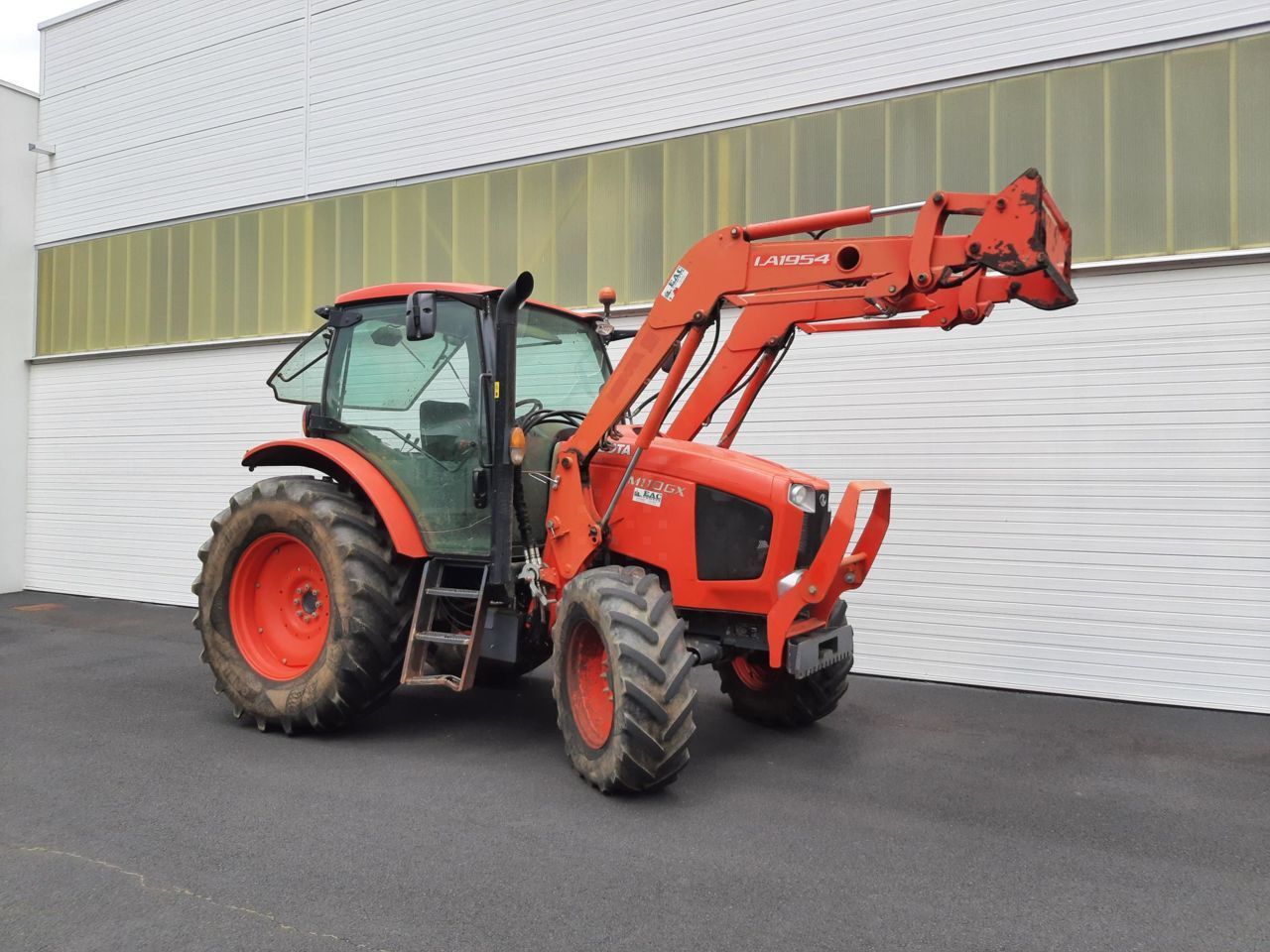 E-FARM: Kubota m110 - Tractor - id 9J3STUM - 39.000 € - Año: 2015 - Horas: 3100,Potencia del motor: 100,Francia