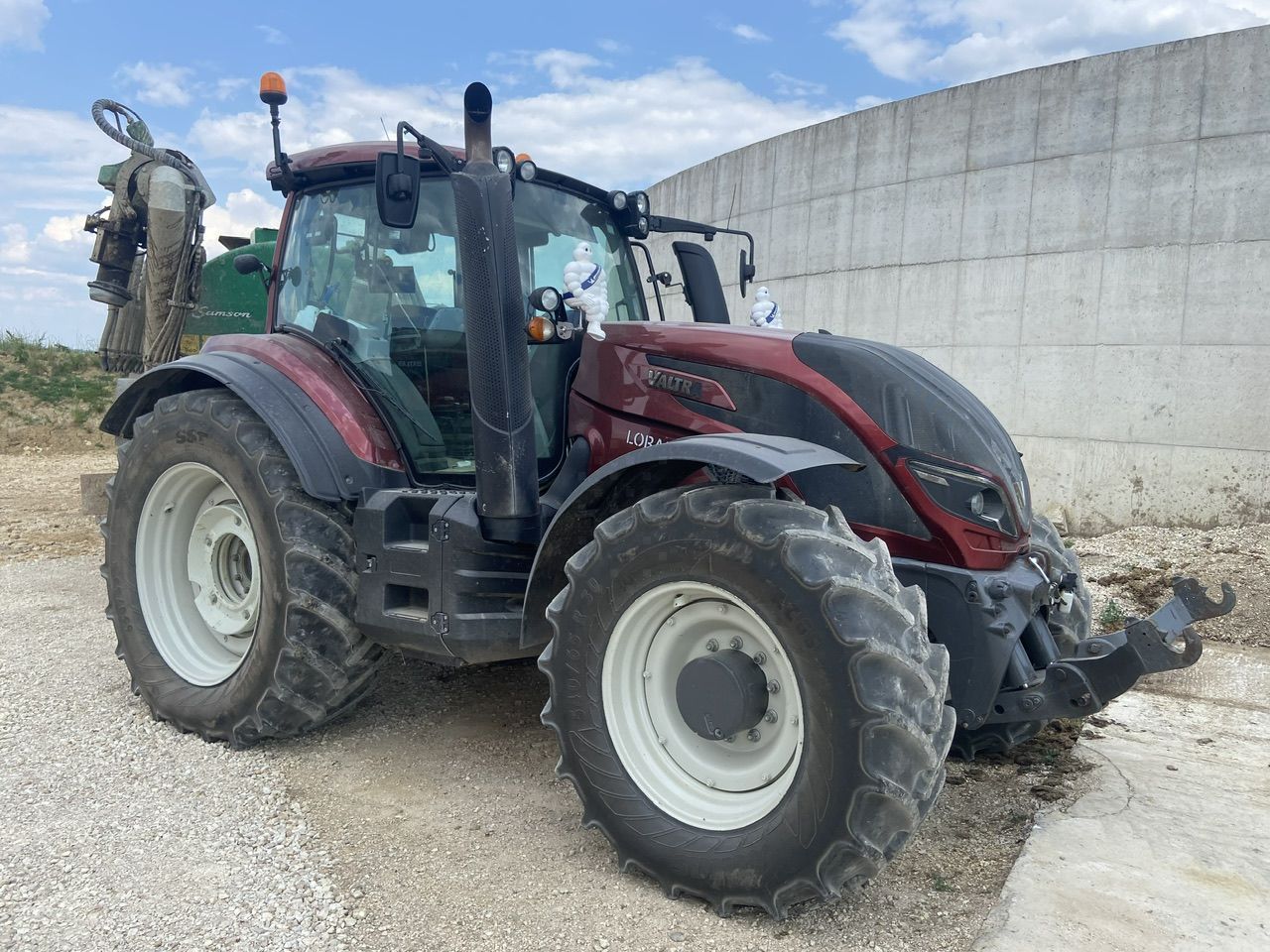 E-FARM: Valtra T234 Versu - Traktor - id KECD7FB - 65.000 € - Baujahr: 2017 - Abgelesene Motorstunden: 6.500,Motorleistung (PS): 234,Frankreich