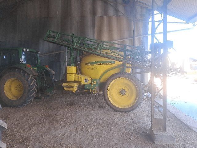 E-FARM: John Deere 832 - Sprøjte - id JIBDI26 - 9.000 € - Produktionsår: 2004 - Frankrig