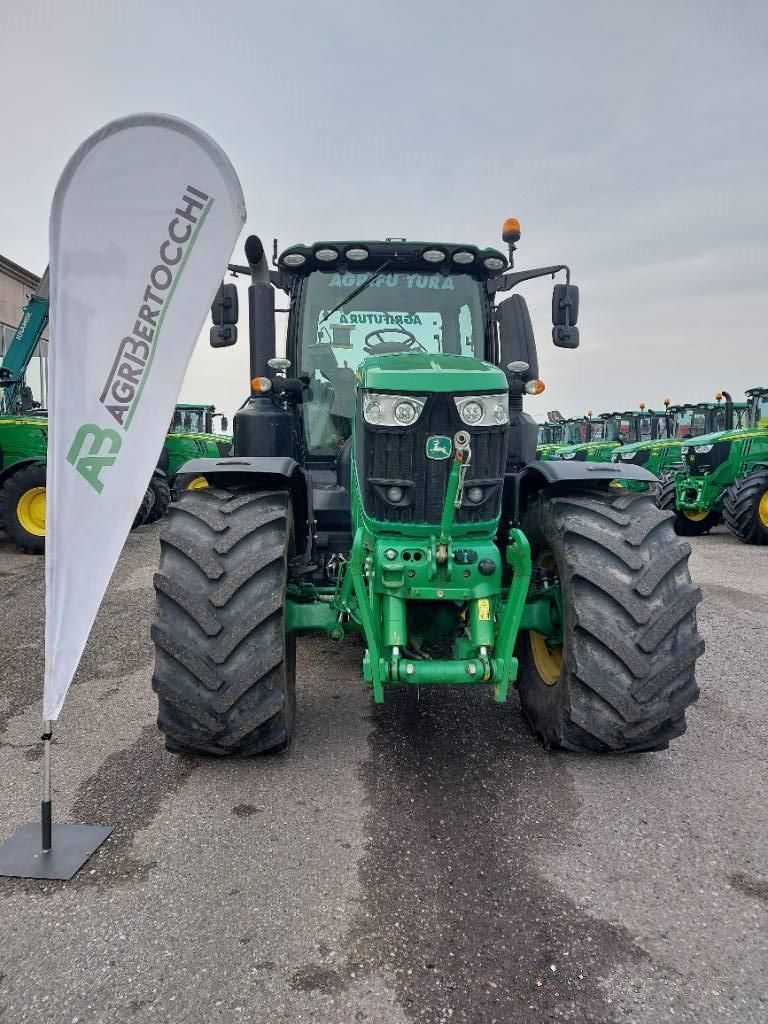 E-FARM: John Deere 6230 - Tractor - id WJREH8E - €72,000 - Year of construction: 2018 - Engine hours: 8,600,Engine power (HP): 250,Italy