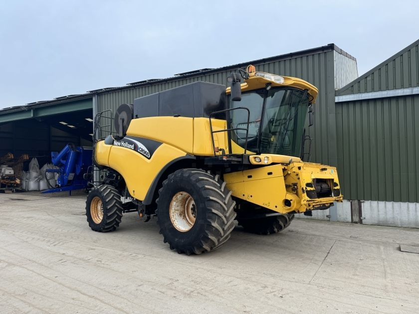 E-FARM: New Holland CR 960 - Cosechadora - id WXKUGAB - 39.375 € - Año: 2003 - Horas: 2891,Reino Unido
