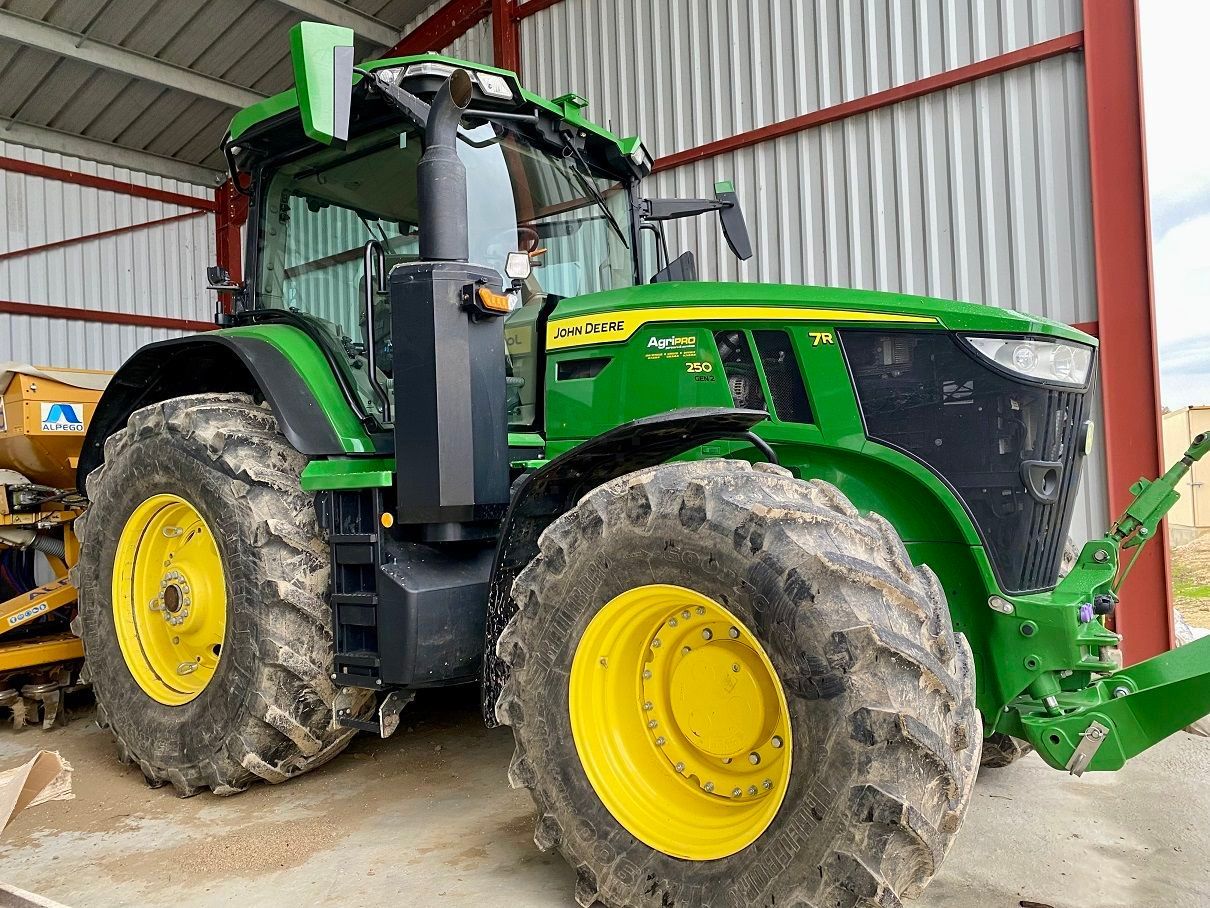 E-FARM: John Deere 7R 250 - Traktor - id STN6P1W - 145.000 € - Baujahr: 2020 - Abgelesene Motorstunden: 2.900,Motorleistung (PS): 250,Frankreich