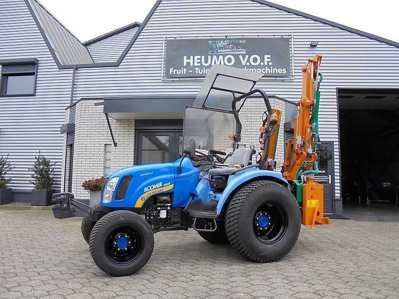 E-FARM: New Holland boomer 2030 supersteer - Trattore - id SWKYHCQ - 34.250 € - Anno di costruzione: 2012 - Ore: 253,Potenza del motore: 34,Paesi Bassi