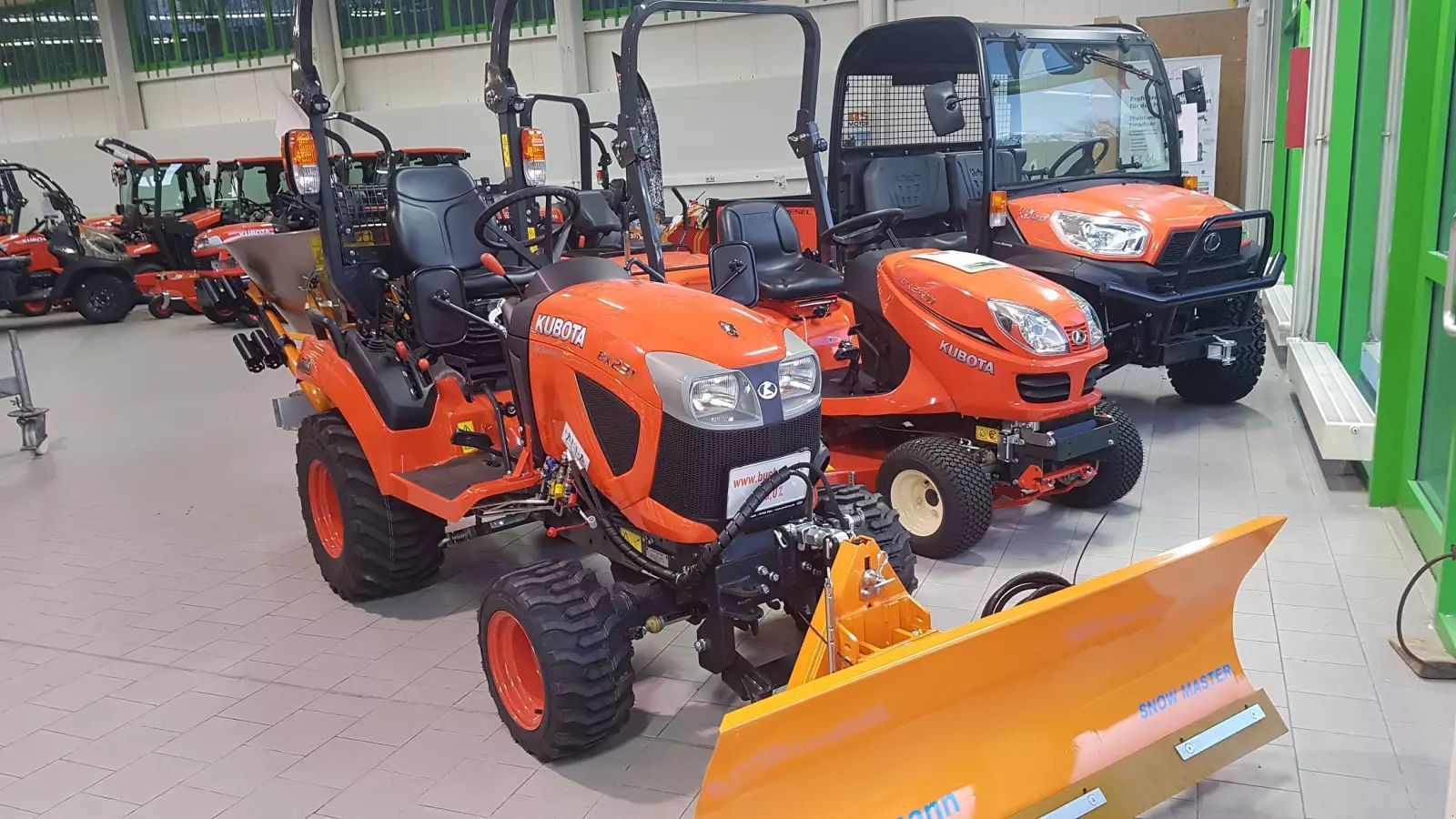 E-FARM: Kubota bx231 winterdienst - Traktor - id L5YCPMR - 19 990 € - Rok produkcji: 2025 - Motogodziny: 1,Moc silnika: 22,Niemcy