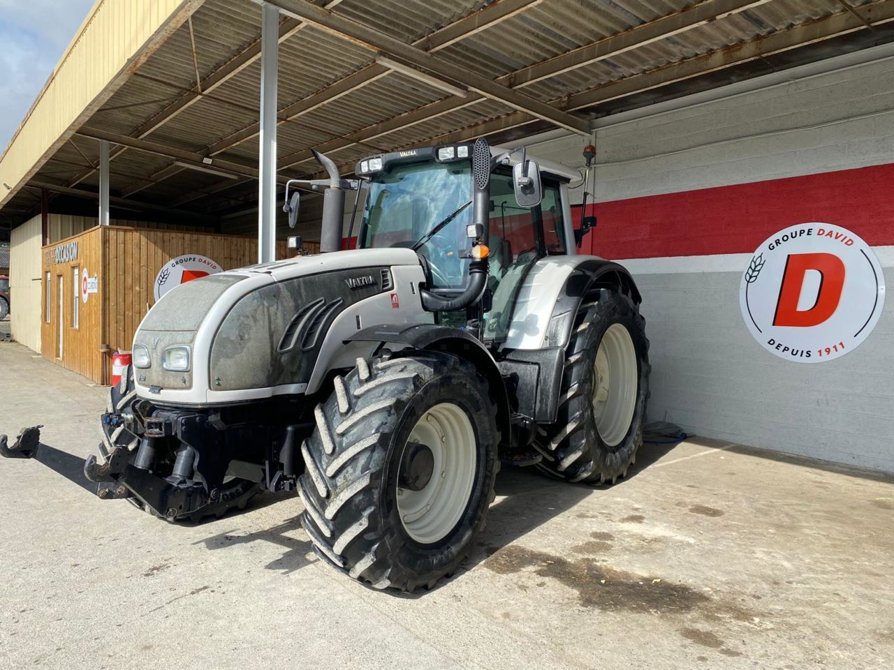 E-FARM: Valtra T202 - Tractor - id 9LLNWHA - 48.000 € - Año: 2011 - Horas: 5335,Francia