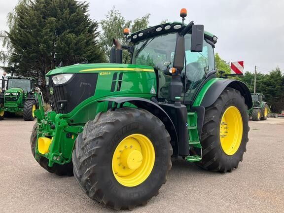 John Deere 6250R Tractor €114,872