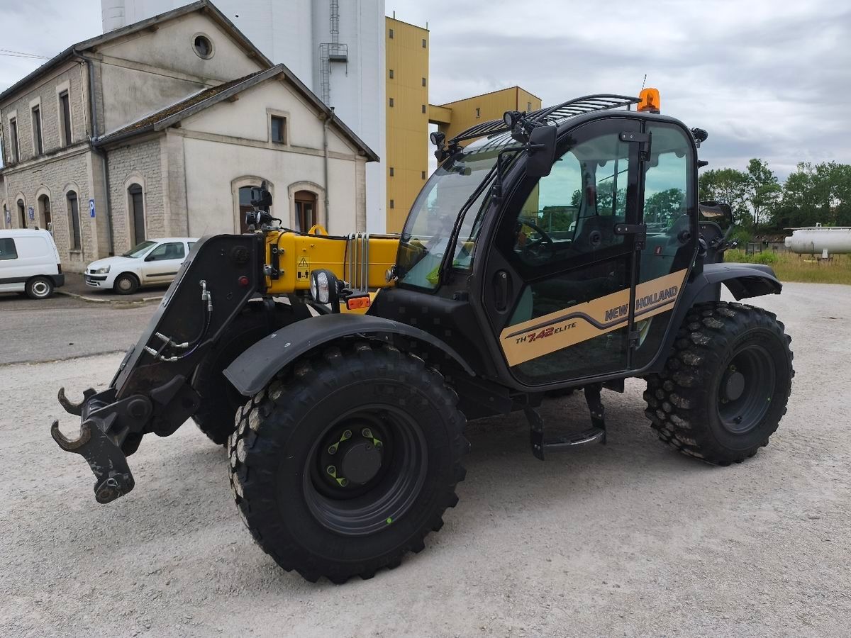 E-FARM: New Holland th 7.42 elite - Telescopici - id XKC4SRS - 92.000 € - Anno di costruzione: 2024 - Ore: 1.100,Francia
