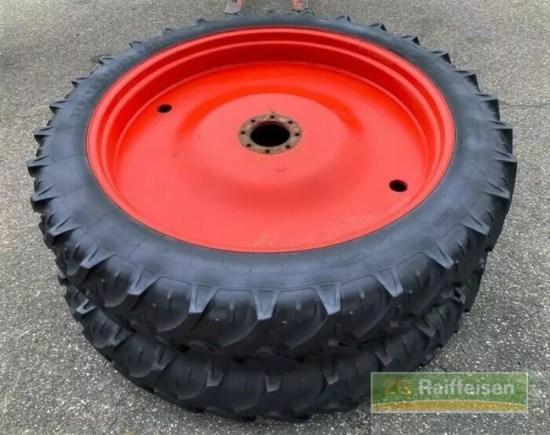 E-FARM: Kleber 270/95 r48 - Wheel and track - id NLBFV5B - Germany