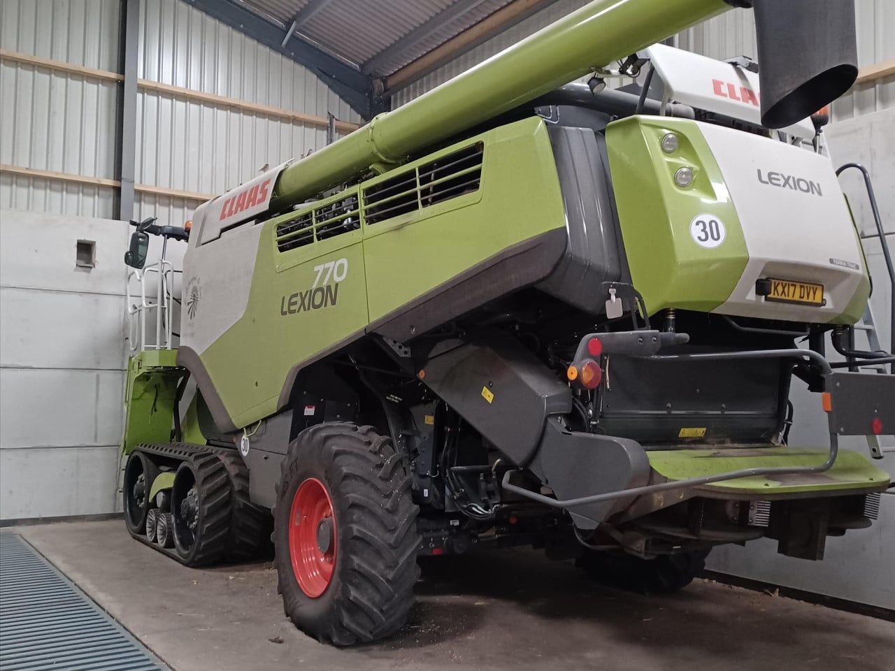 E-FARM: Claas Lexion 770 - Kombainas - id GSFHPWQ - 213 251 € - Gamybos metai: 2017 - Variklio darbo valandos: 1 912,Variklio galia (AG): 543,Jungtinė Karalystė