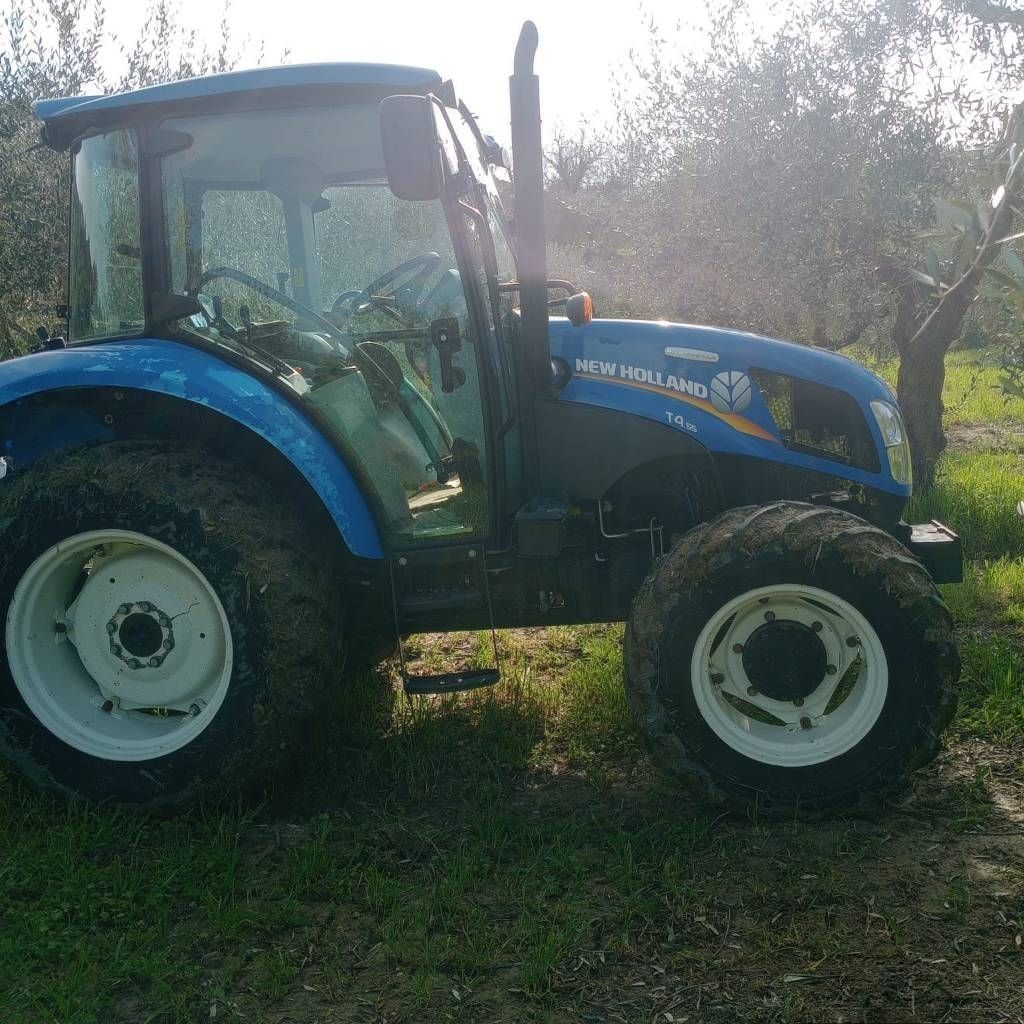 E-FARM: New Holland T4.55 - Tractor - id 2AQSYBA - 27.000 € - Año: 2014 - Horas: 6600,Potencia del motor: 55,Italia