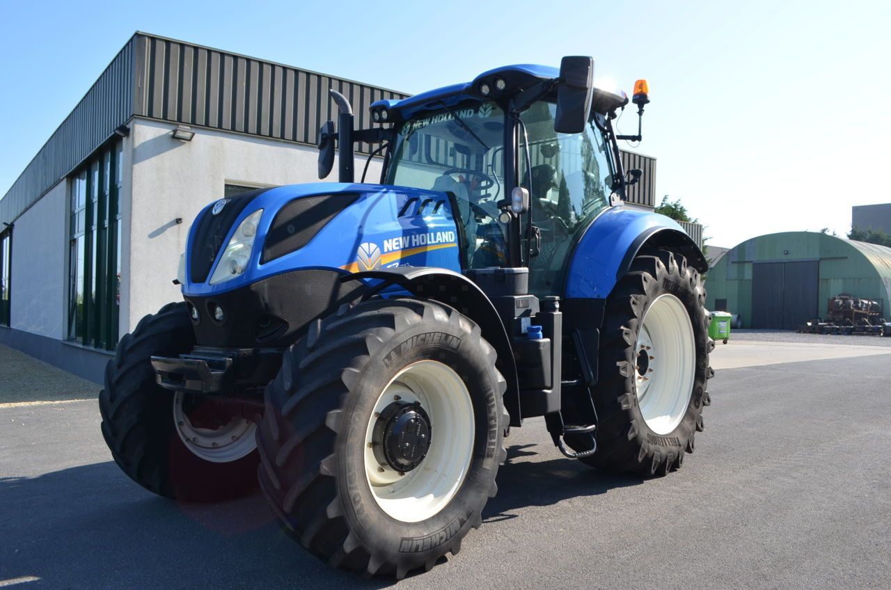 E-FARM: New Holland T7.210 - Трактор - id PETRK6B - 71 000 € - Година на построяване: 2018 - Работни часове на двигателя: 4169,Мощност на двигателя (HP): 210,Белгия