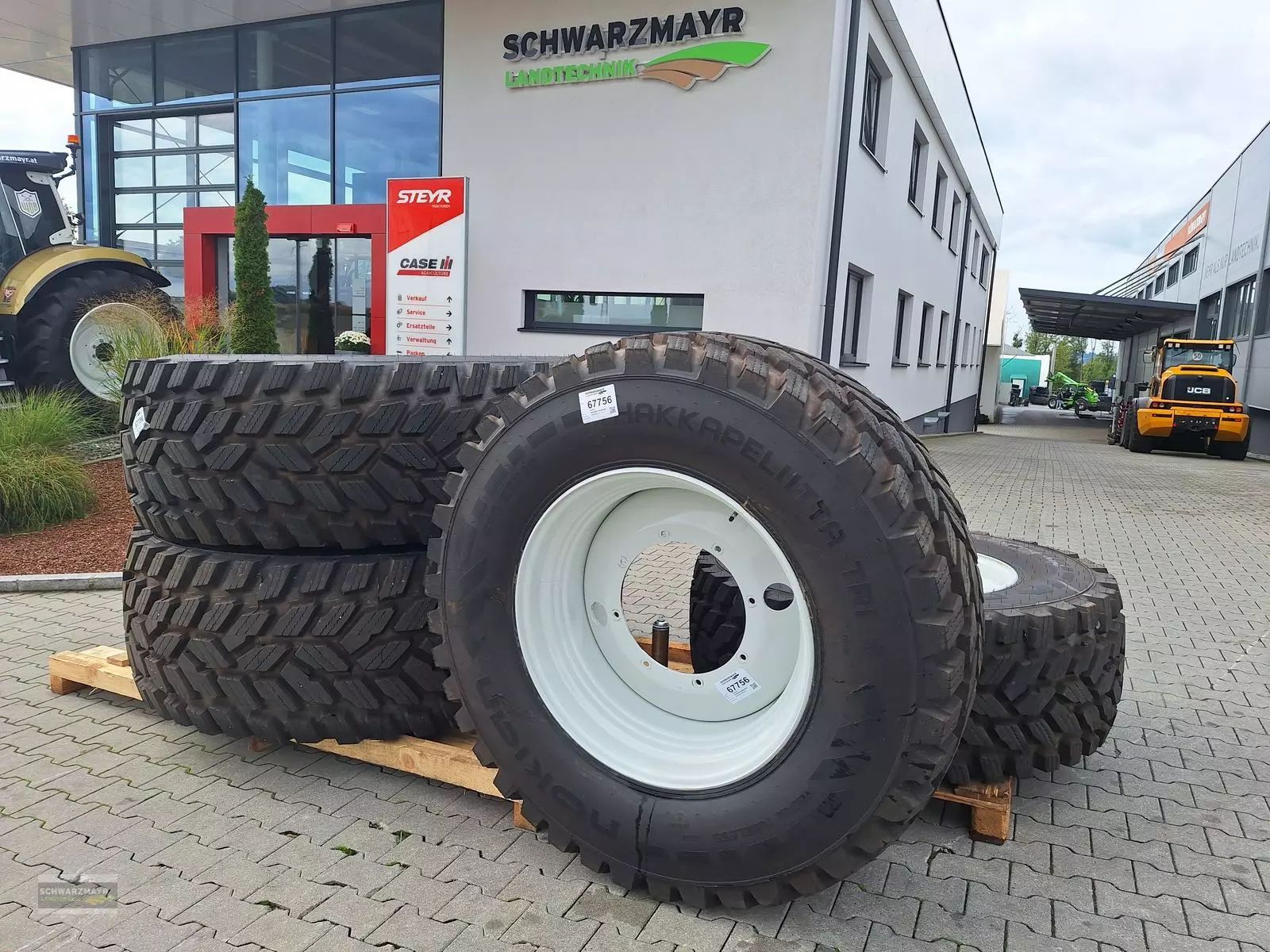 Nokian 650/65r42+540/65r30 Wheel and track €9,917