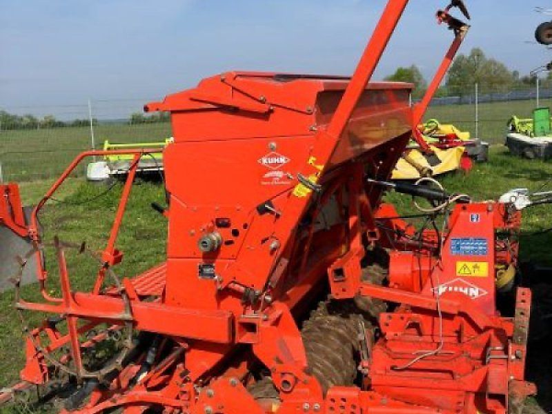 E-FARM: Kuhn gebr. kuhn integra 3000 - Drill - id XL499UR - €7,910 - Year of construction: 2004 - Germany