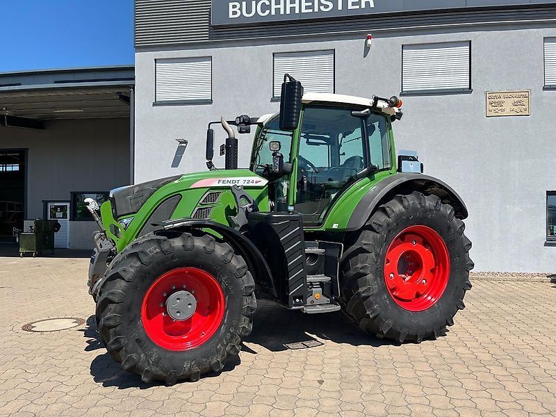 E-FARM: Fendt 724 Vario - Tractor - id LP5NEQN - €142,000 - Year of construction: 2020 - Engine hours: 2,715,Engine power (HP): 241,Germany