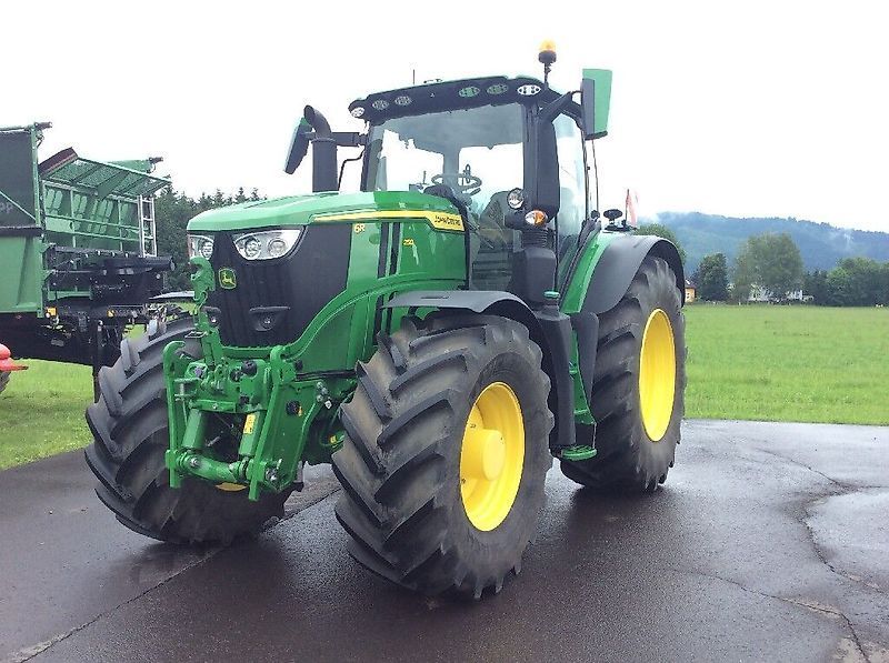 E-FARM: John Deere 6R 250 - Tractor - id NBRU42B - €200,000 - Year of construction: 2023 - Engine hours: 550,Engine power (HP): 301,Austria