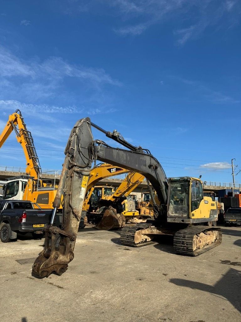 VOLVO ec 220 dl Pásové rypadlo 40 458 €