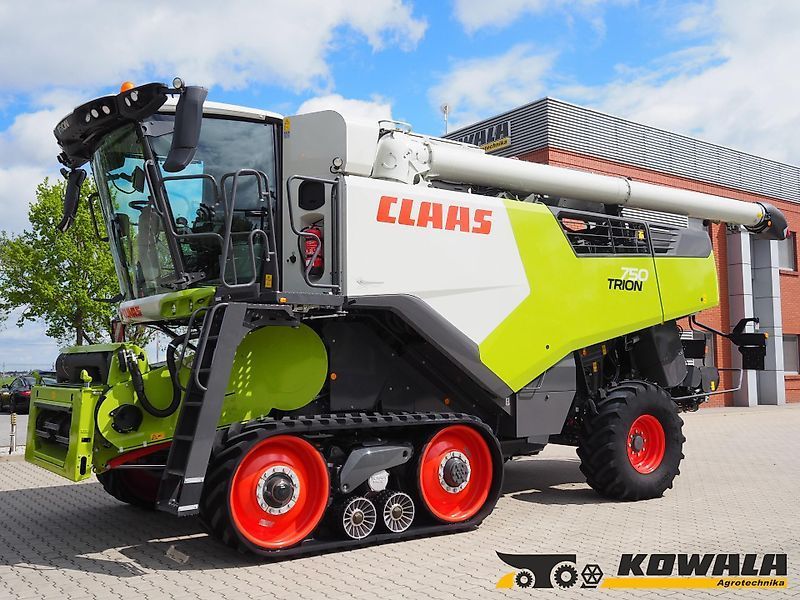 Claas Trion 750 Terra Trac Combine harvester €285,000