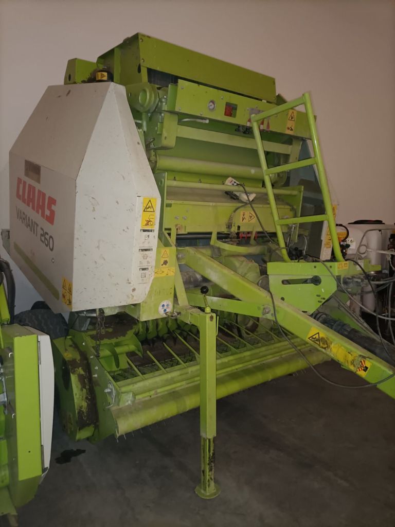 E-FARM: Claas Variant 260 - Bálázó - id WV9LMZL - 11 000 EUR - Gyártási év: 2006 - Olaszország