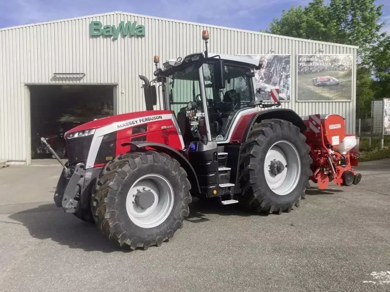 Massey Ferguson 8S.225 Traktor 158.400 €