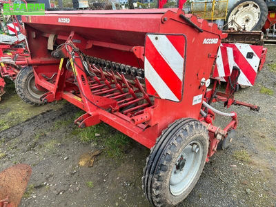 E-FARM: Kverneland m drill - Drill - id A7R1RYC - €5,000 - Year of construction: 2008 - France