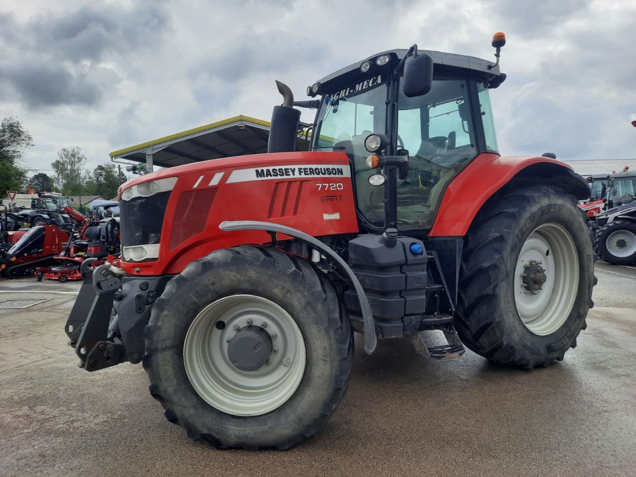 E-FARM: Massey Ferguson 7720 - Tractor - id EGG2VBR - €69,000 - Year of construction: 2017 - Engine hours: 4,700,Engine power (HP): 200,France