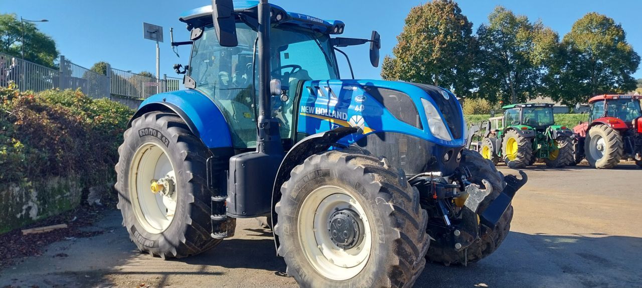 E-FARM: New Holland T7.225 - Tracteur - id CFI2DKT - Année: 2020 - Lecture du nombre d'heure: 3 930,Puissance du moteur (chevaux): 185,France