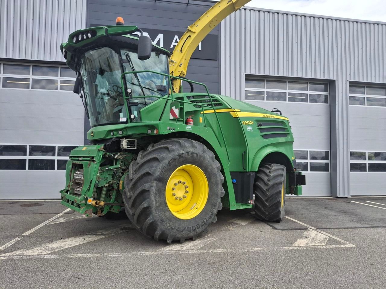 John Deere 8300 Self propelled forage harvester €190,000
