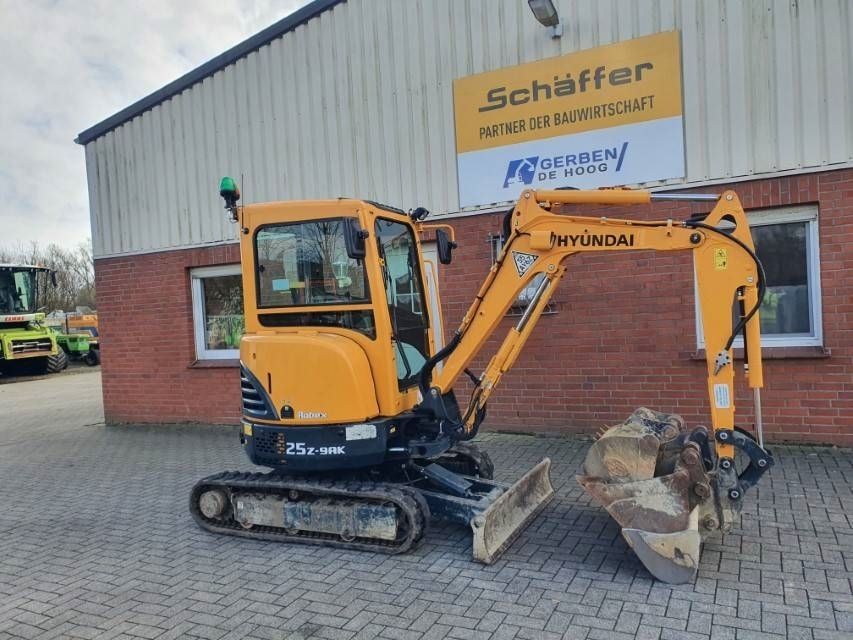 HYUNDAI robex 25z minibagger 2,5to bagger + 4 schaufeln / Mini excavator €26,500