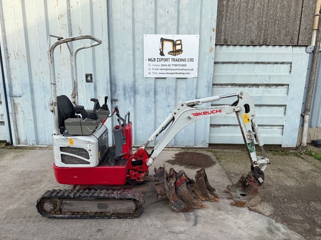 Takeuchi tb 210 Mini-pelle 10 932 €