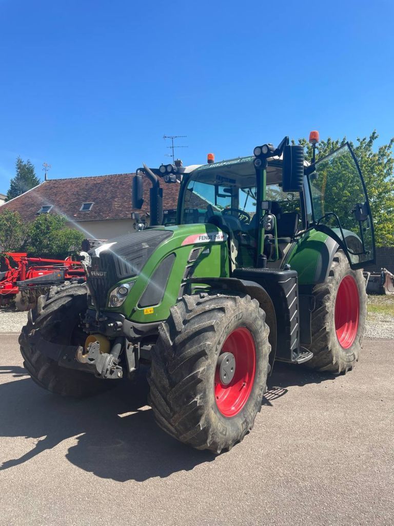E-FARM: Fendt 716 Vario - Traktor - id EZ22KE6 - 100 000 € - Rok výroby: 2017 - Hodiny motoru: 4 200,Výkon motoru (HP): 165,Francie