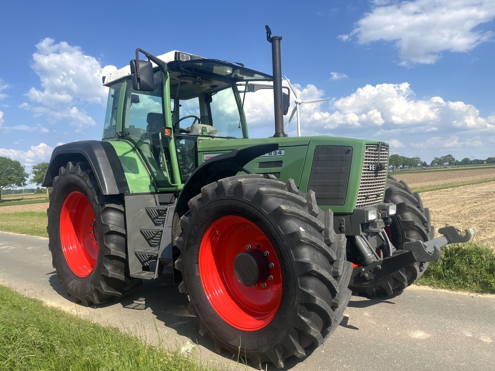 Fendt Favorit 824 tractor €44,500