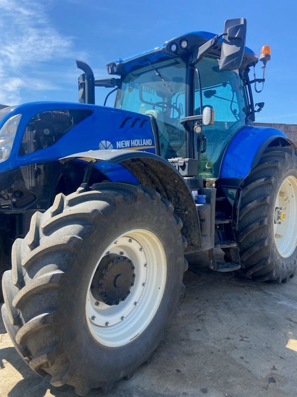 E-FARM: New Holland T7.195 S - Traktor - id JNBHNZU - 96 500 € - Rok produkcji: 2023 - Motogodziny: 715,Moc silnika: 195,Francja