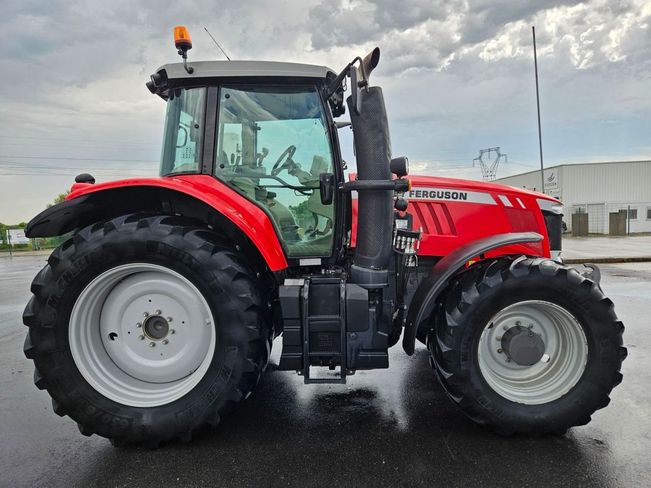 E-FARM: Massey Ferguson 7720 - Traktor - id 2PZEIRB - Baujahr: 2017 - Abgelesene Motorstunden: 2.910,Motorleistung (PS): 200,Frankreich