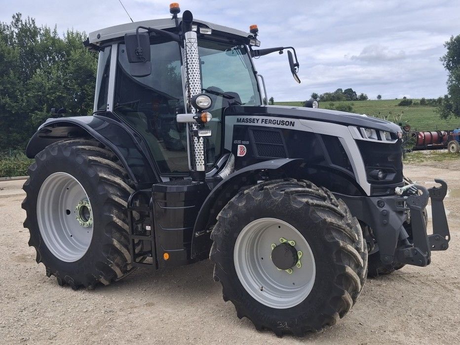 E-FARM: Massey Ferguson 6S.155 - Tractor - id FZ52F8U - €108,000 - Year of construction: 2025 - Engine hours: 4,Engine power (HP): 155,France