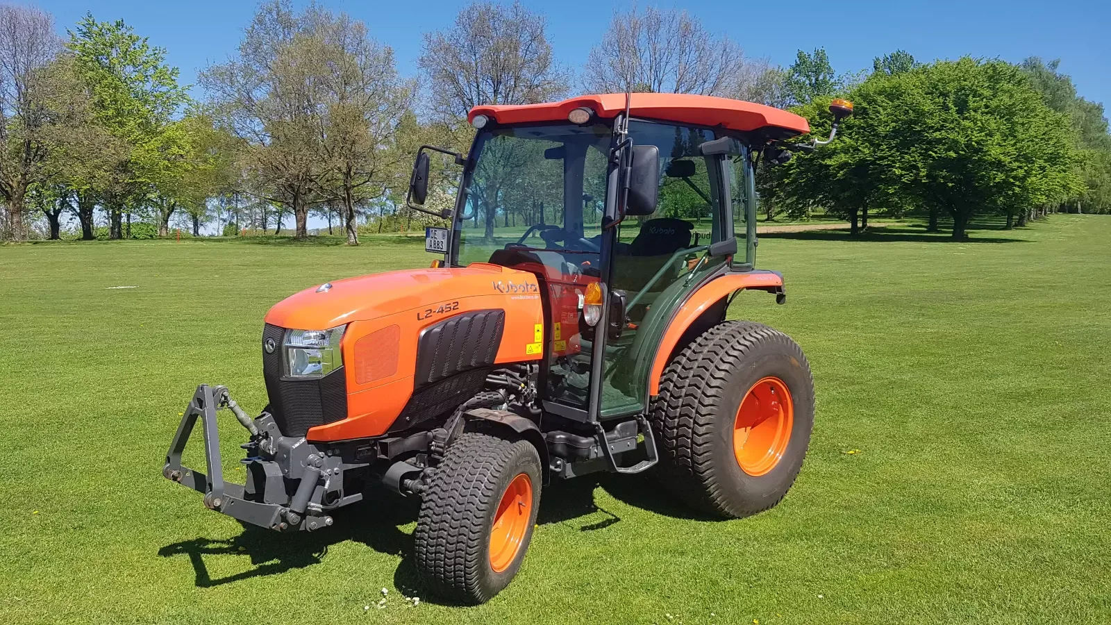 E-FARM: Kubota l2-452 h cab - Τρακτέρ - id GULNSHK - 36.700 € - Χρονία: 2023 - Μετρητής ωρών: 365,Ισχύς κινητήρα: 45,Γερμανία