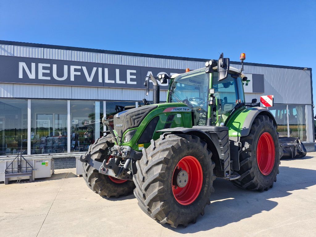 E-FARM: Fendt 718 Vario PowerPlus - Tractor - id IFUPT26 - €125,000 - Year of construction: 2019 - Engine hours: 3,700,Engine power (HP): 185,France