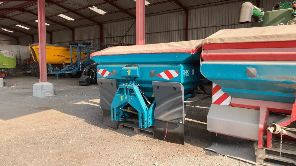 E-FARM: sulky x 40 - Fertiliser spreader - id PFT5FXF - €8,500 - Year of construction: 2015 - France