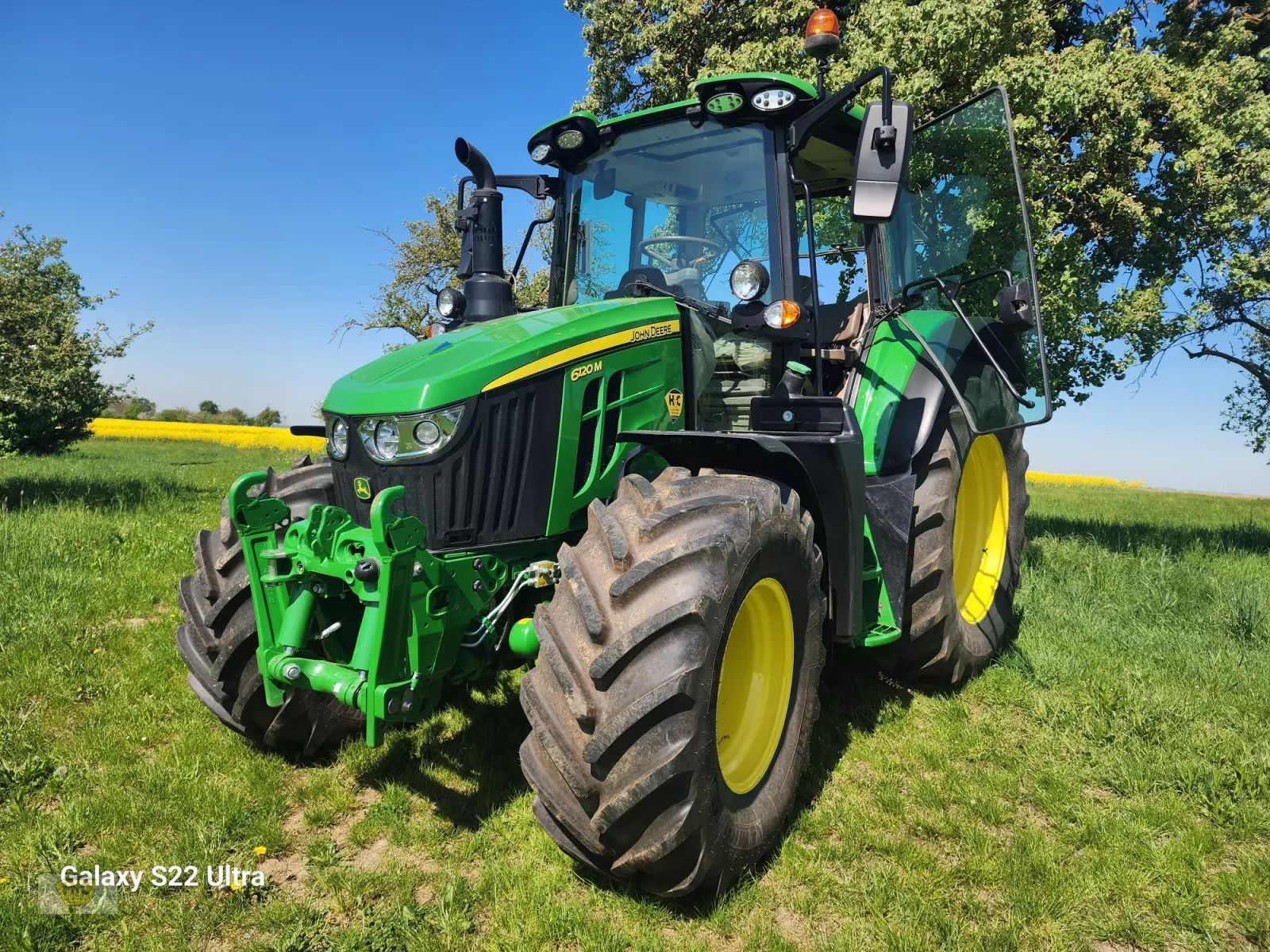 E-FARM: John Deere 6120 M - Traktor - id ZXHKVVB - 98.700 € - Baujahr: 2023 - Abgelesene Motorstunden: 368,Motorleistung (PS): 120,Deutschland