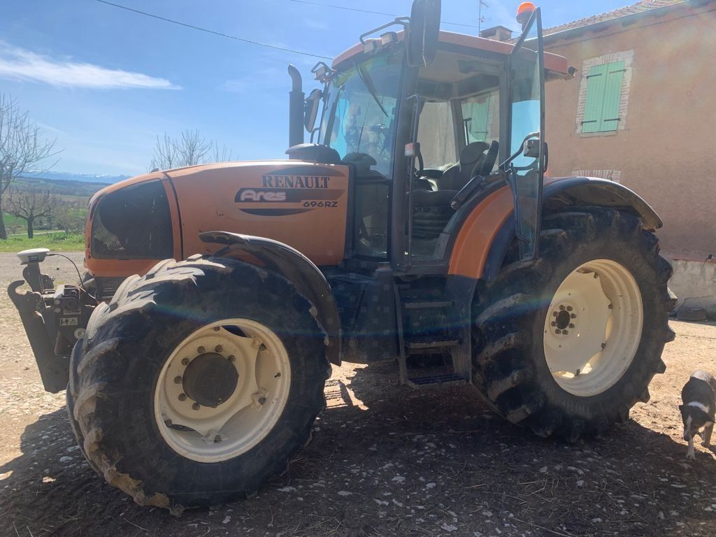 E-FARM: Renault Ares 696 RZ - Tractor - id KND1XEB - €23,000 - Year of construction: 2003 - Engine hours: 9,264,France